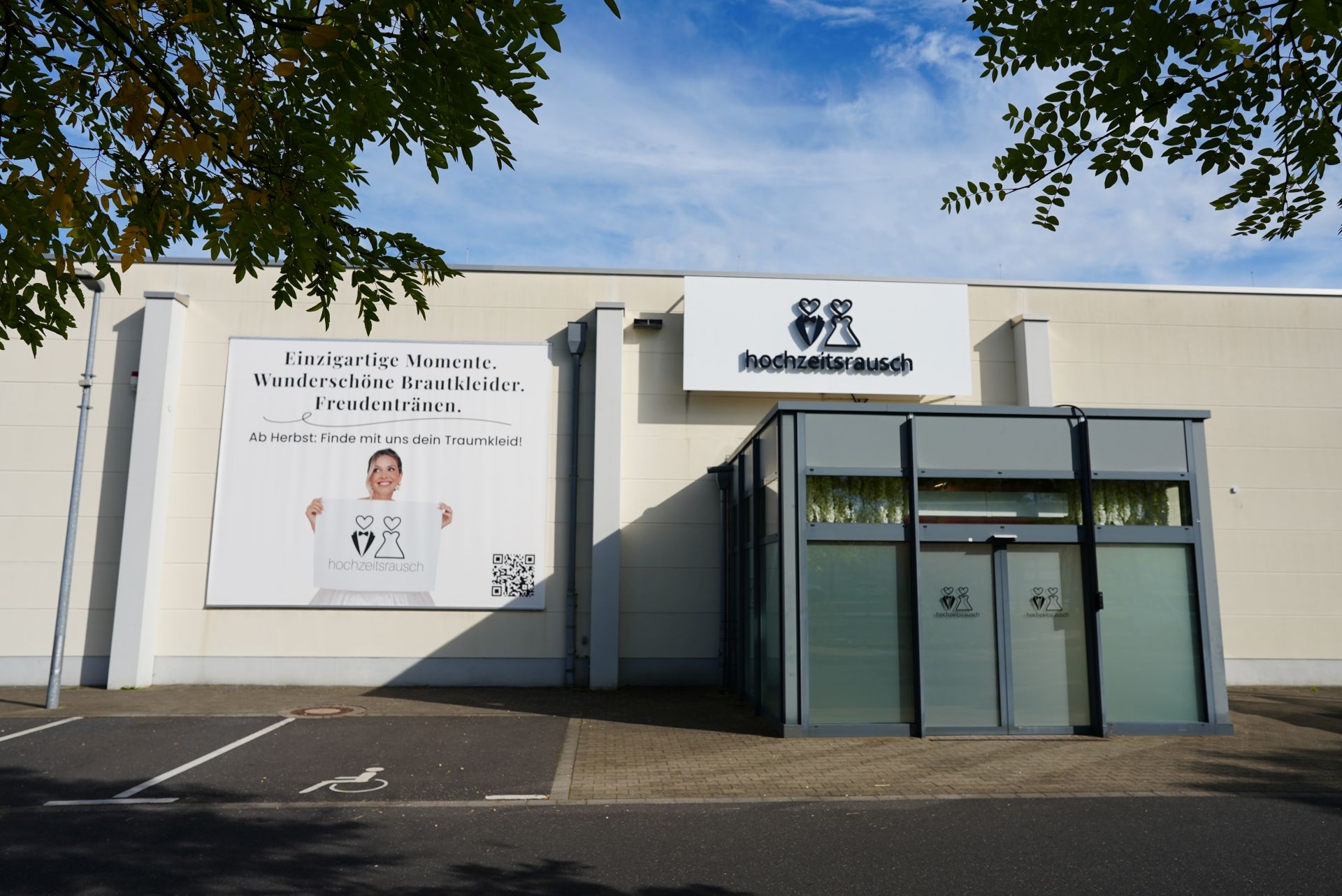 hochzeitsrausch_brautmoden_kerpen_fassade_quer